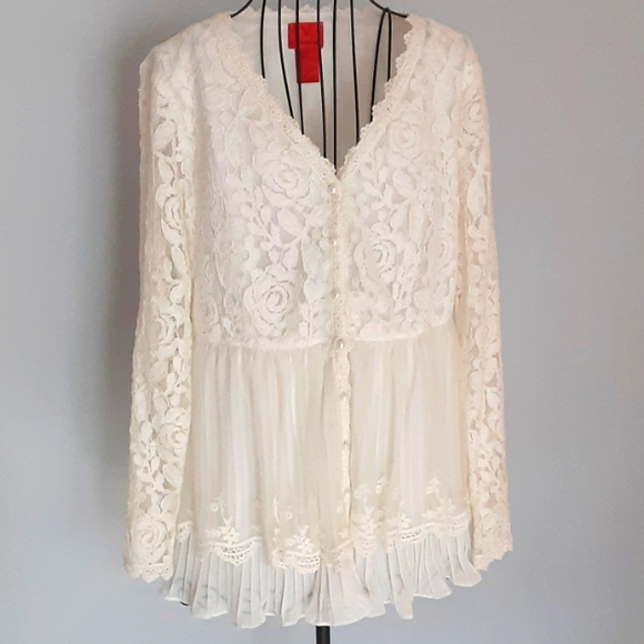 Christina V. White Lace Top, size S. - Picture 1 of 3